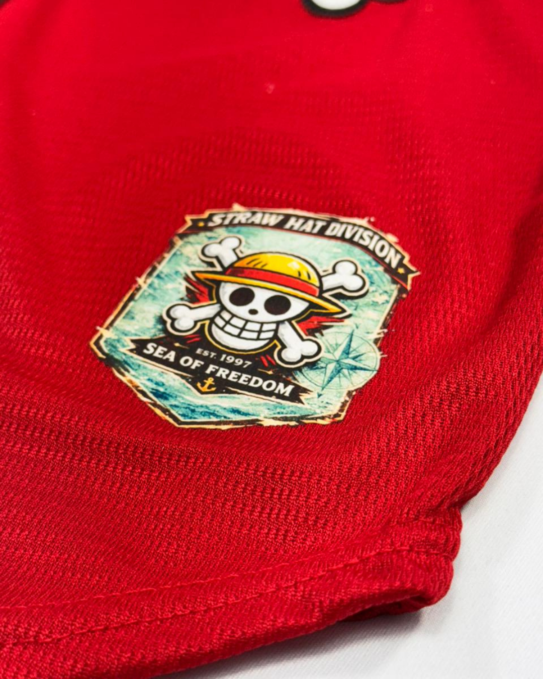 Neighbours Straw Hat Baseball Jersey – Edición Fan - Imagen 5